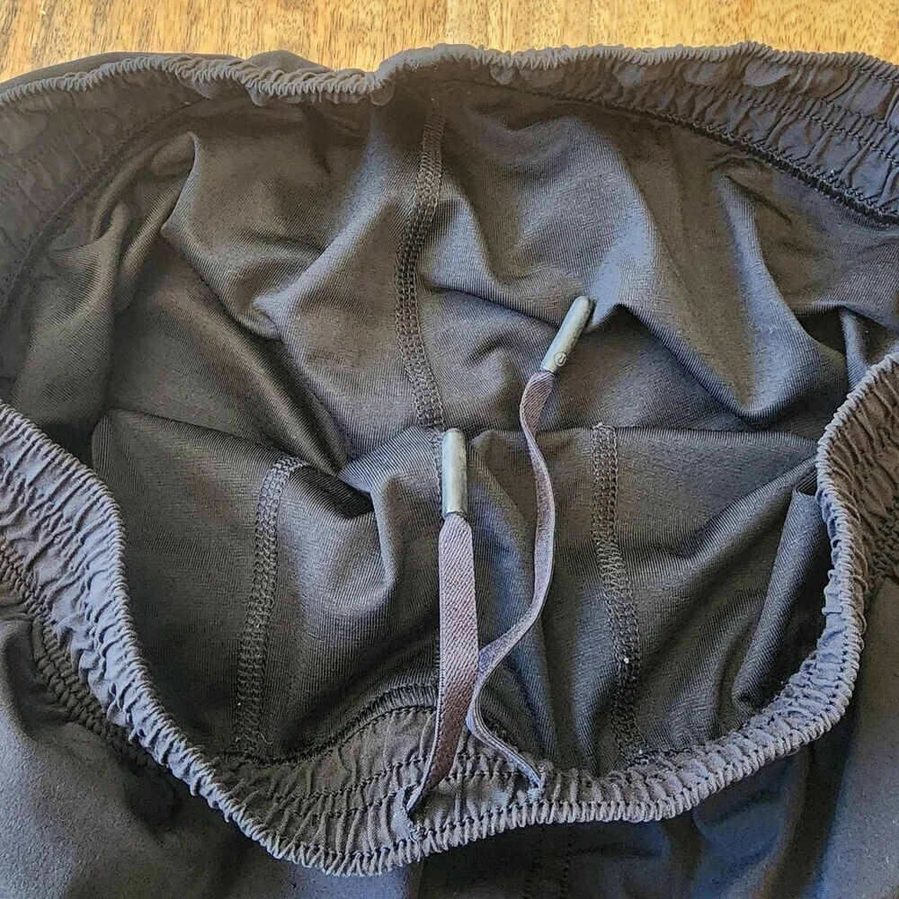 Lululemon Shorts Mens Small Black Running 9 Inch Inseam Athletic Zip Pocket
